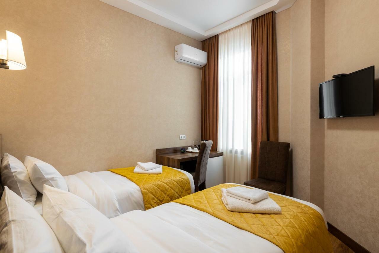 Ornament Hotel Tbilisi Exterior foto